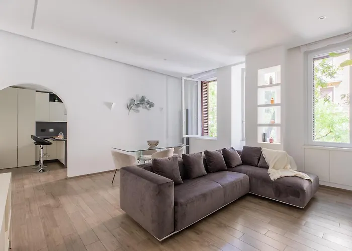 Iflat Sleek & Sunlit Near The Vatican
