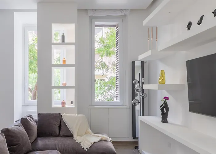 Iflat Sleek & Sunlit Near The Vatican Apartment *