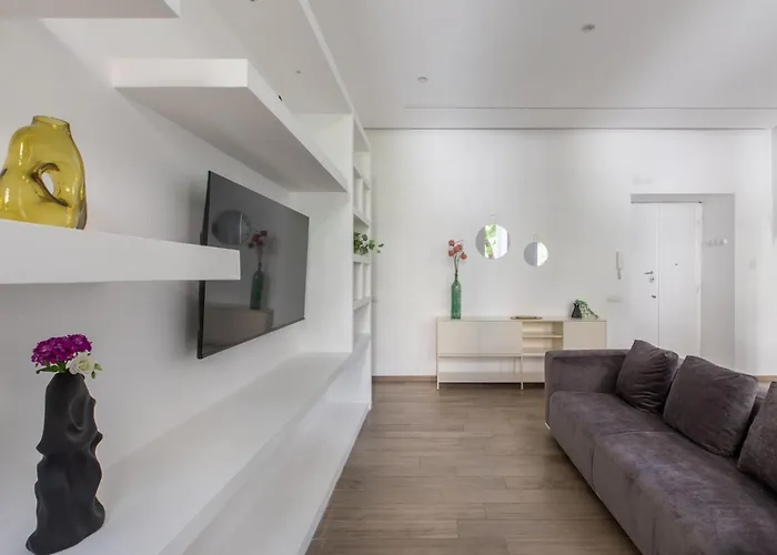Iflat Sleek & Sunlit Near The Vatican Apartment *